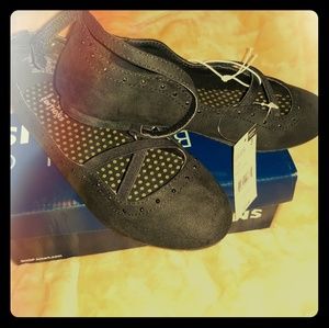 Girls size 3 Basic Edition new in box flats